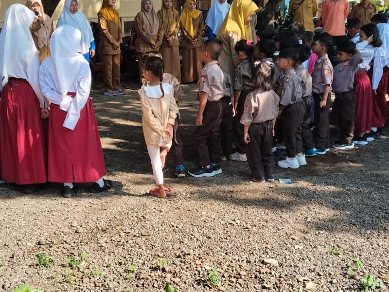 HALAL BIHALAL DEWAN GURU DAN SISWA SISWI SD NEGERI 2 SELETRENG